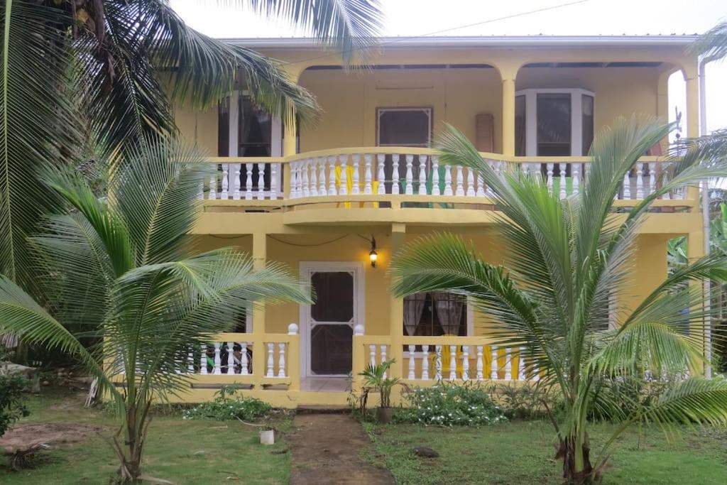 Lulu Beach Hotel Corn Island Exterior photo